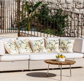  6 bedroom villa with heated pool in Modica, sleeps 18